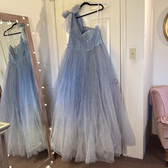 MAC DUGGAL
Blue Glitter One-Shoulder Ombre Gown with Bow - Picture 8 of 13